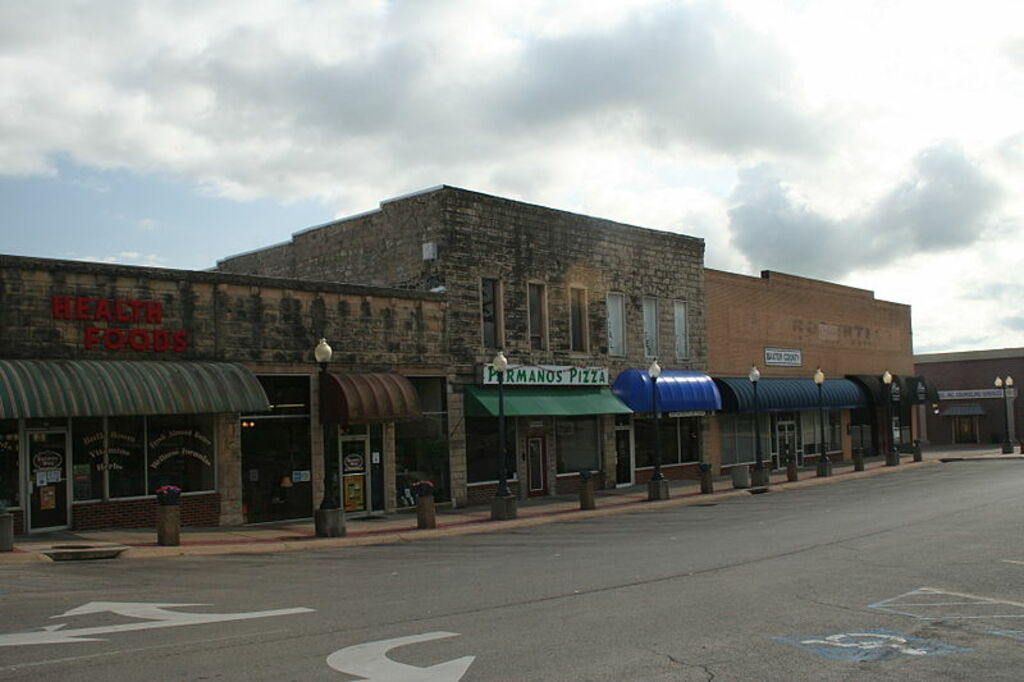 South side of Mountain Home square