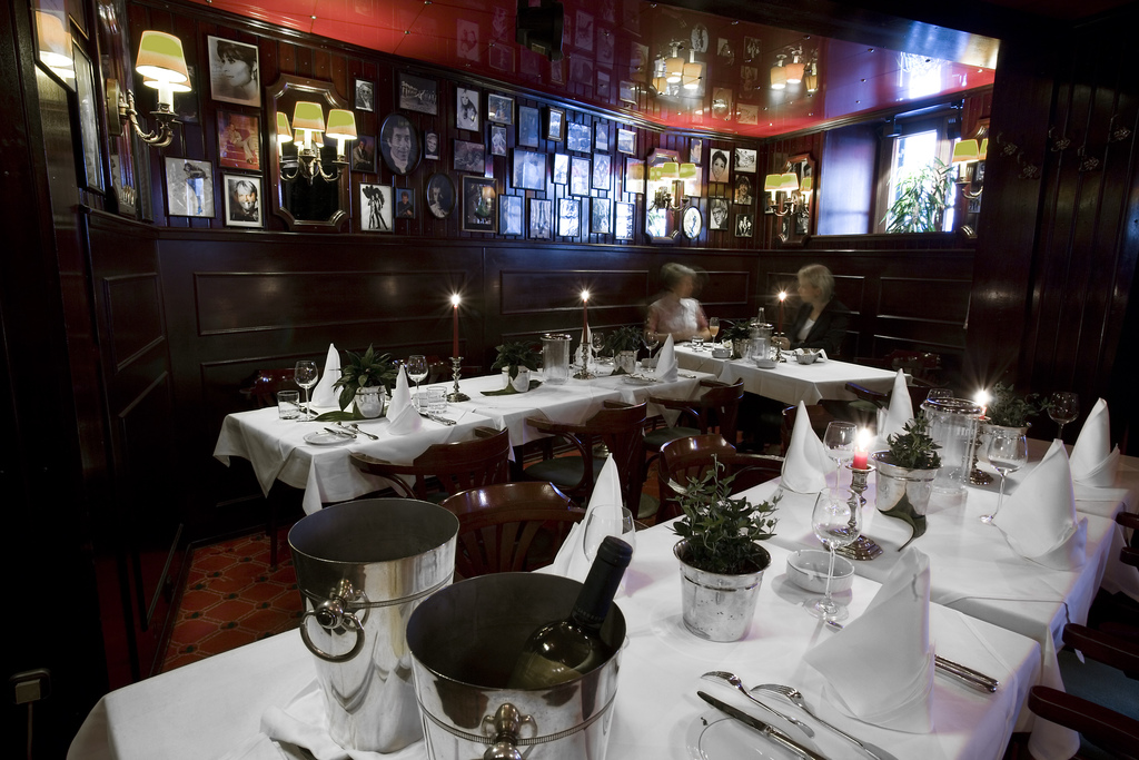 Munich - A fancy and very kitsch dinner table - 5066