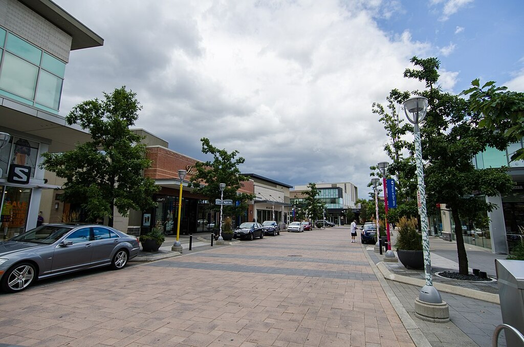 Shops at Don Mills (37496329896)