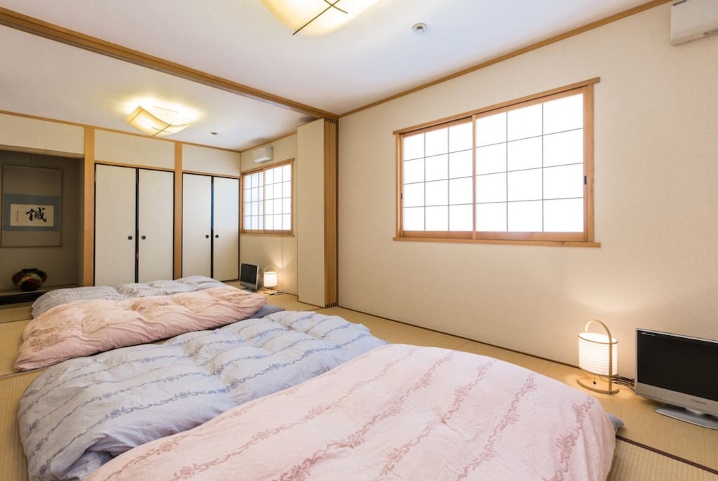 A 200-square-meter (2152-square-foot) home with a traditional garden