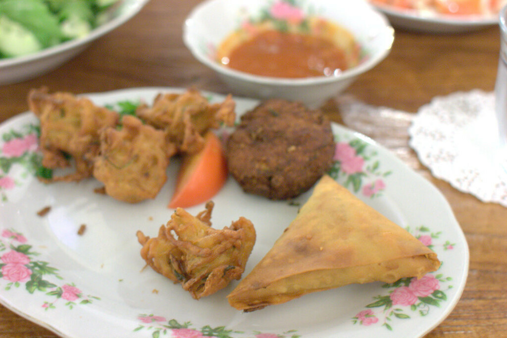 al fanar samboosa and pakoras