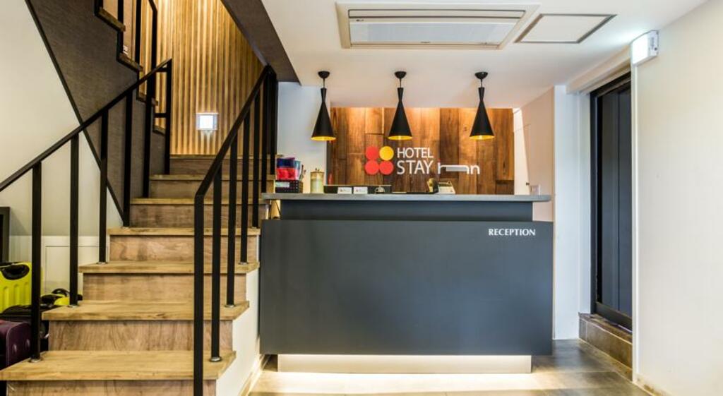  Hotel Reception