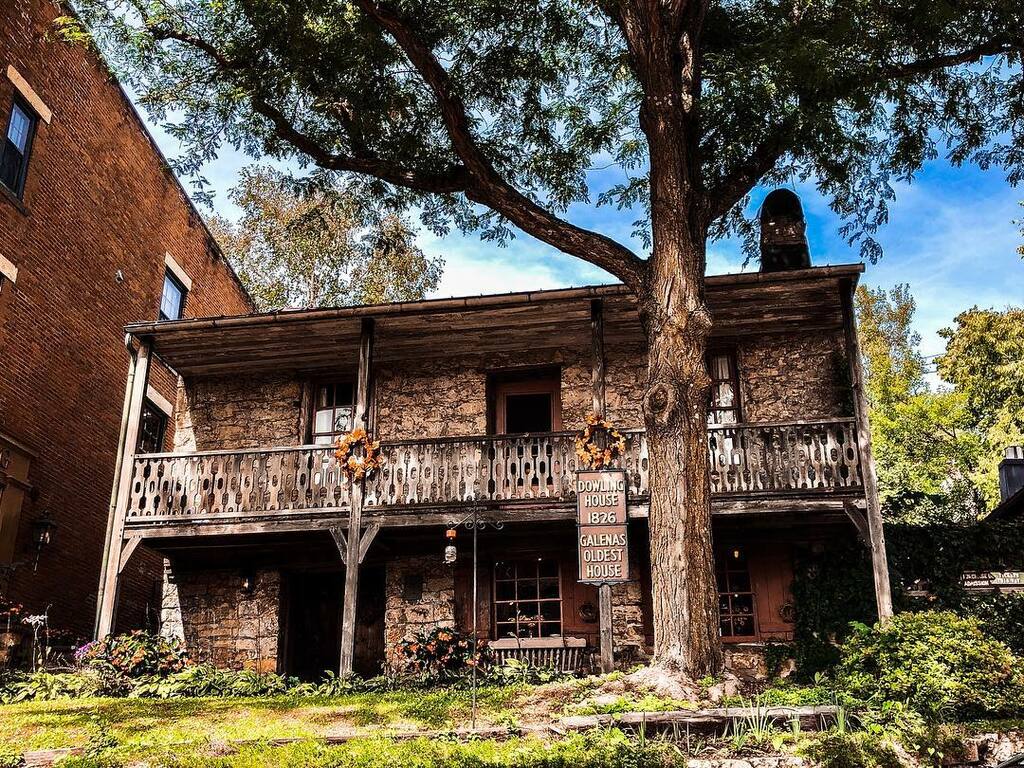 things to do in galena illinois | admire ancient architecture at dowling house