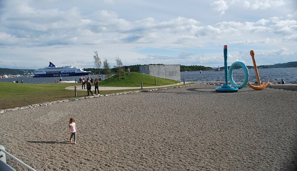 Tjuvholmen scupture park seen south