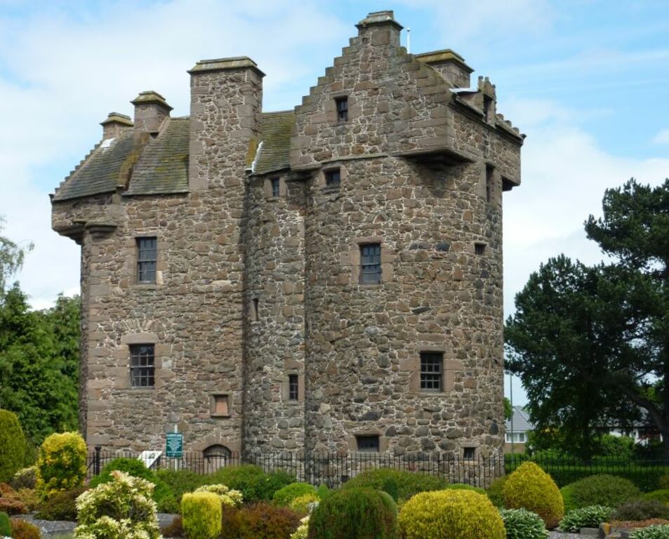 Claypotts castle