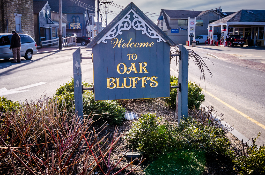 Welcome to Oak Bluffs, MA sign (13978776368)