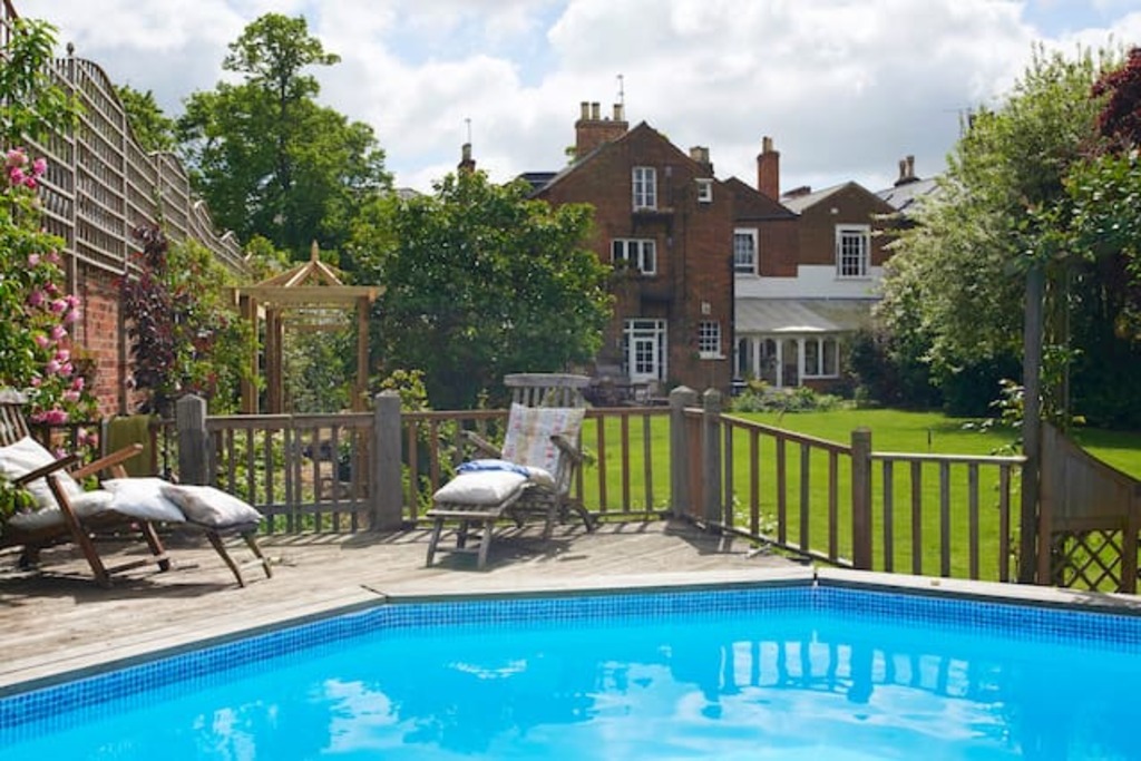 Top 16 Airbnb Vacation Rentals In Bedford, Great Britain Updated 2024