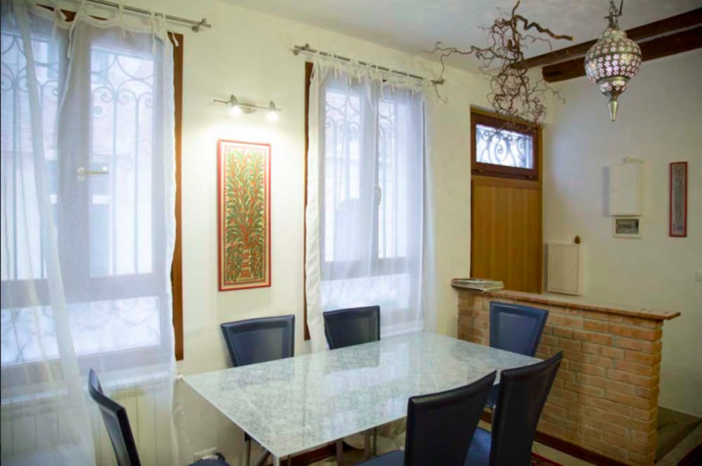 Dining room of Venice Comfortable Apartment along Grand Canal