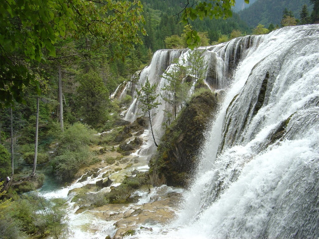 Jiuzhaigou Pearl Waterfall 2005-08-21