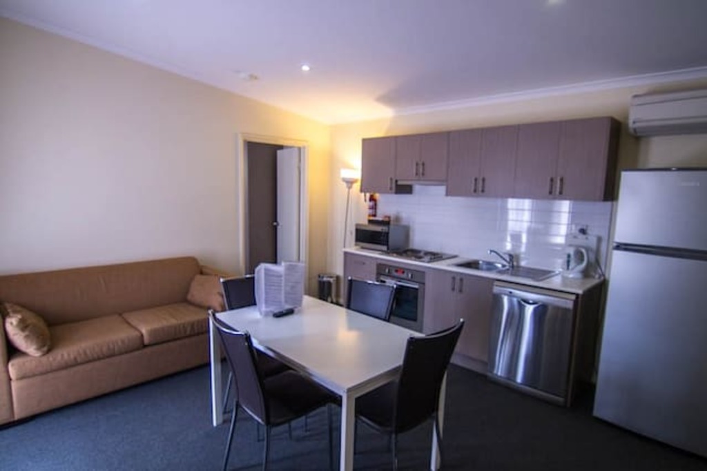 airbnb kalgoorlie | modern two bedroom apartment