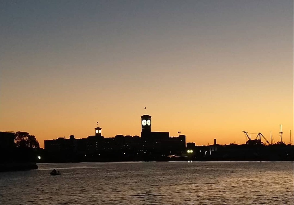 things to do in milwaukee downtown | catch the best view of lake michigan at the lakeshore state park