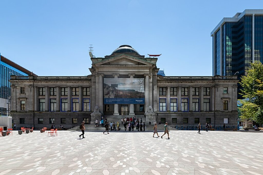 Vancouver Art Gallery (29787380987)