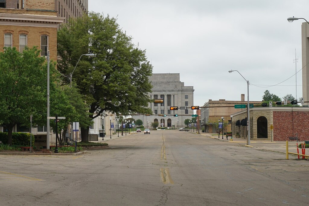 Texarkana April 2016 115 (State Line Avenue)