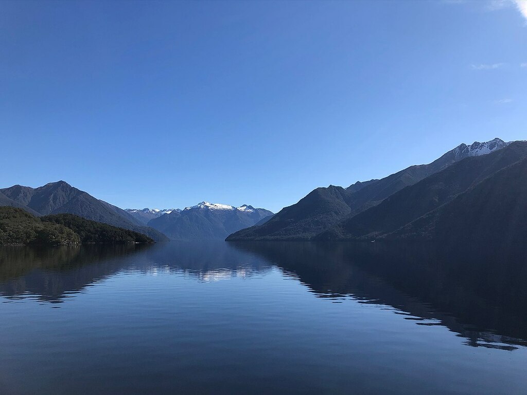 Lake Manapouri New Zealand