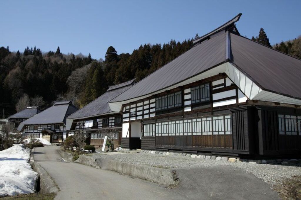 青鬼の主屋は、なんともユニークな「かぶと造り」