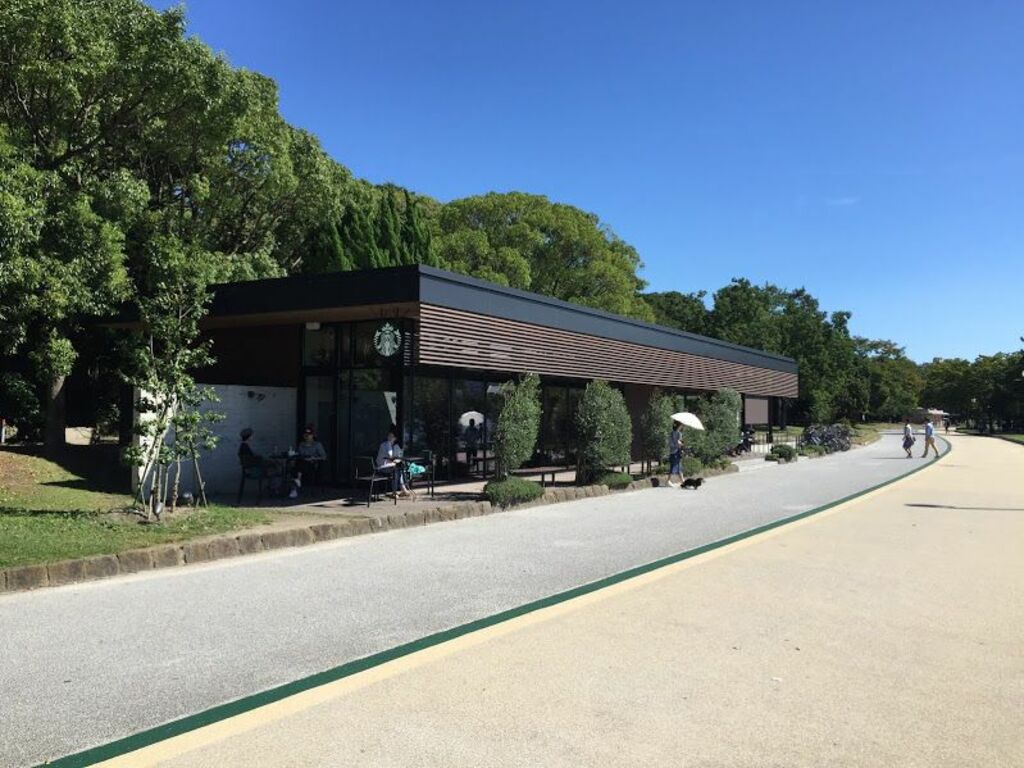 Take a lakeside stroll at beautiful Ōhori Park