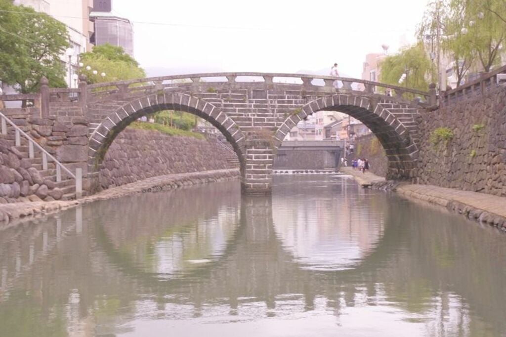 Cross the picturesque Spectacles Bridge