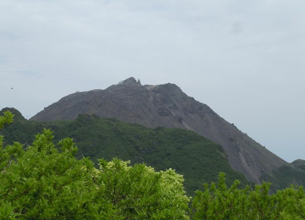 Admire the majestic active volcano of Mount Unzen
