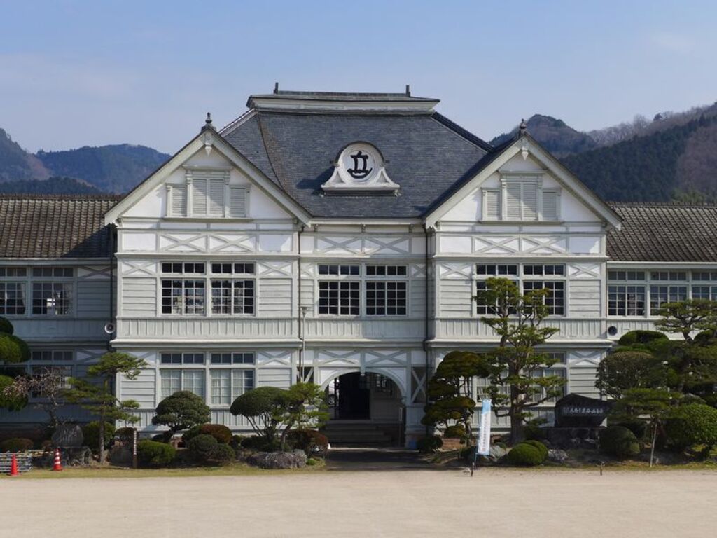 Snap photos in Japanese school uniforms at Former Senyko Elementary School