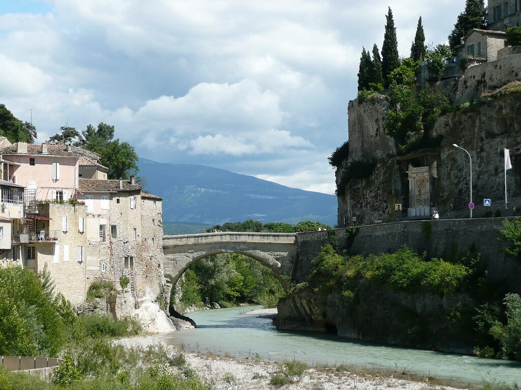 Roman Bridge, Vaison-la-Romaine, France. Pic 01