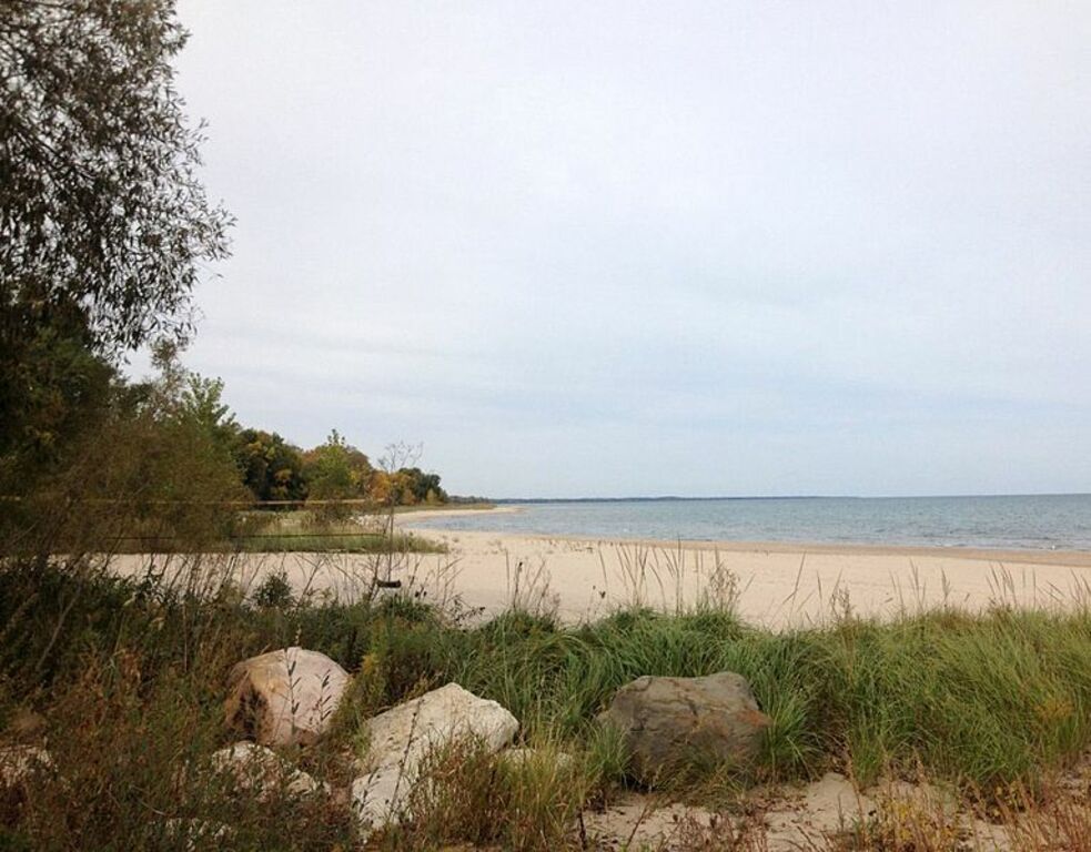 Gfp-wisconsin-harrington-beach-state-park-shore-view