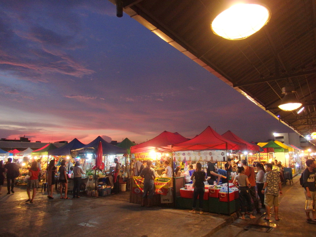 Night market - panoramio (1)