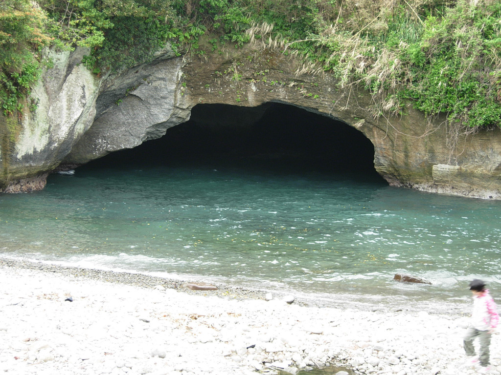 East end of Tensodo Cave