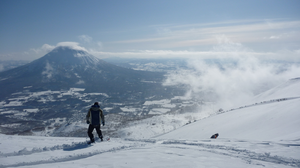 Drop into the powder, Niseko Hokkaidou
