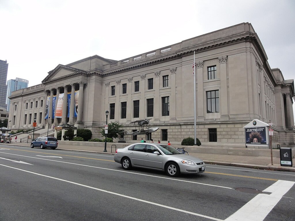 Front facade of the Franklin Institute Science Museum