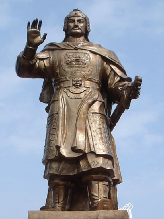 Quang Trung statue 02