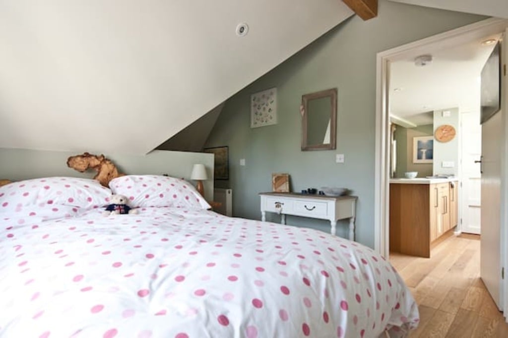 fabulous little flat in lyme regis