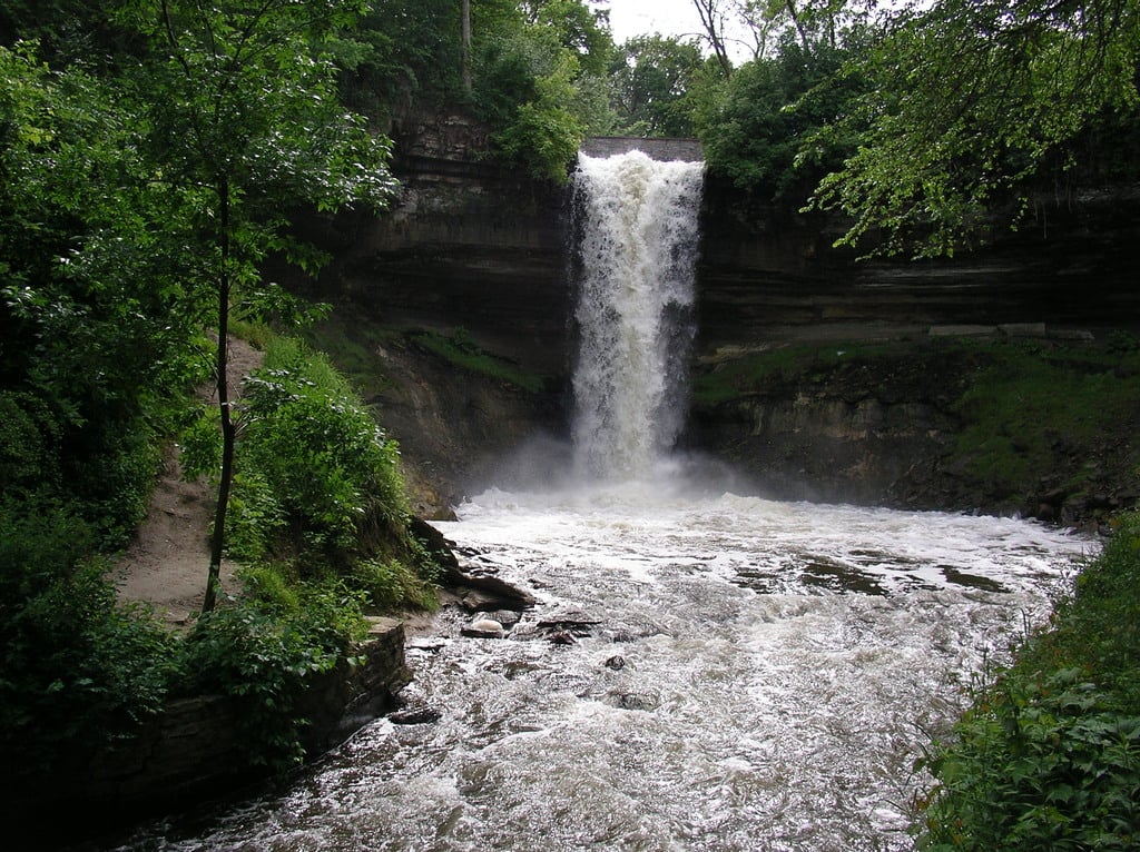 Minnehaha Falls-20050614