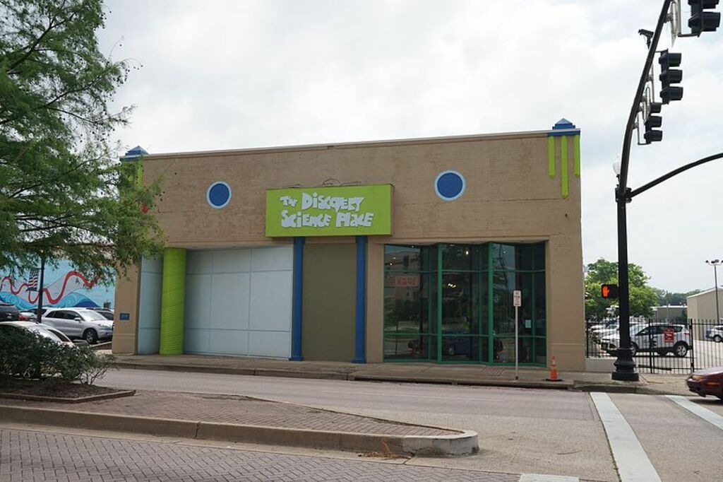 Tyler May 2016 19 (Discovery Science Place)