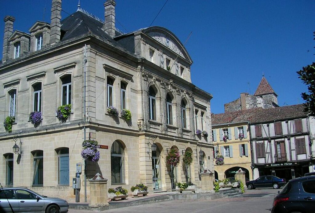 Mairie Ste-Foy-la-Grande - panoramio