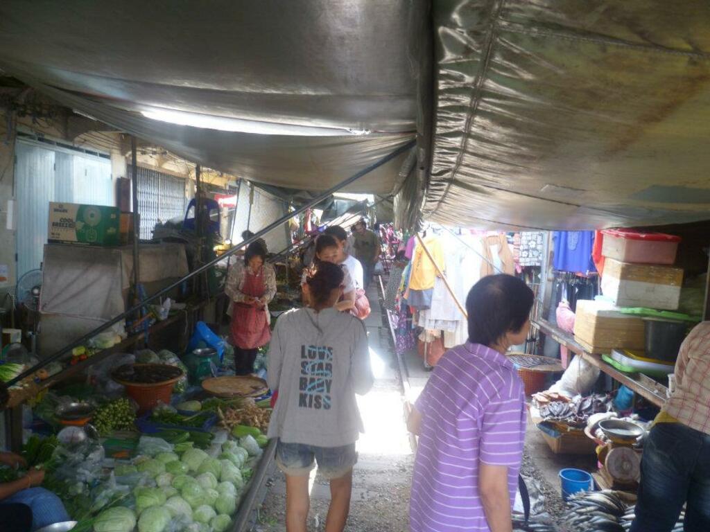 things to do in thailand | take a ride on the unusual maeklong railway
