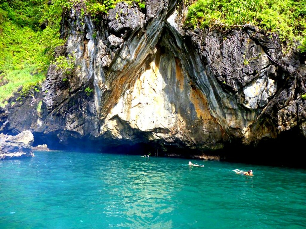 things to do in trang thailand | join snorkelling trips and visit nearby islands
