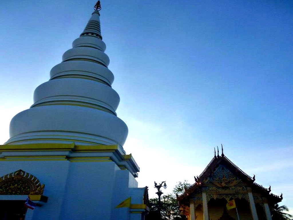 things to do in trang thailand | enjoy the serene atmosphere in local places of worship