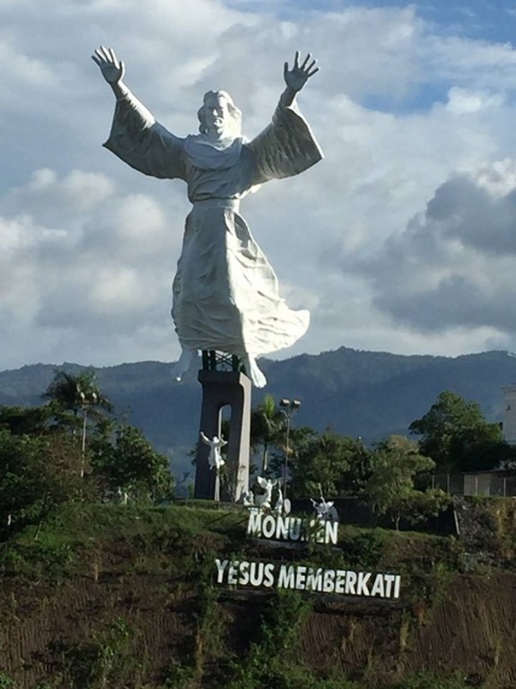 things to do in manado, indonesia | have a photo session at the giant statue of jesus