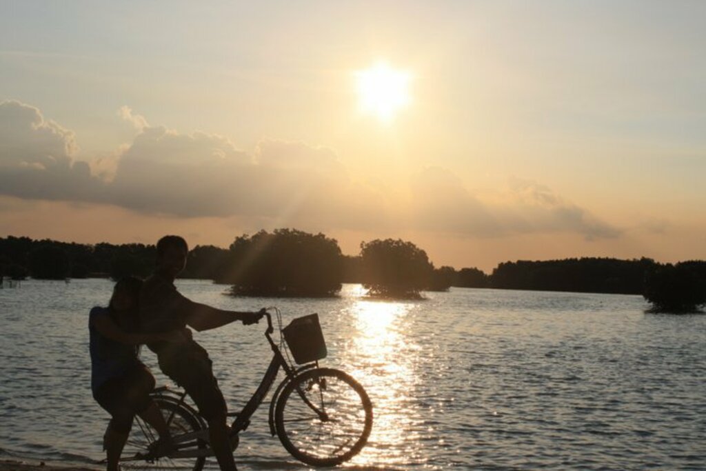 things to do in kepulauan | ride a bike in pari island