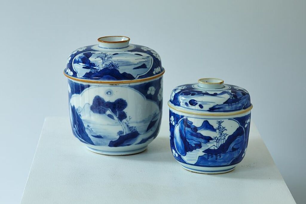 Blue & white porcelain lidded jar