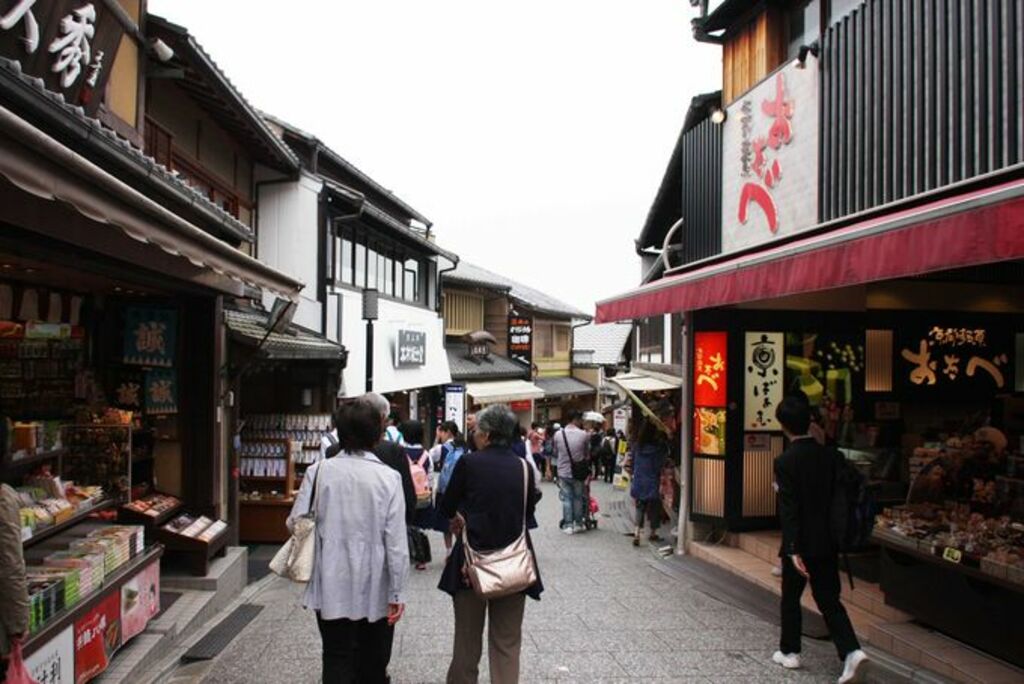 Kiyomizu street 