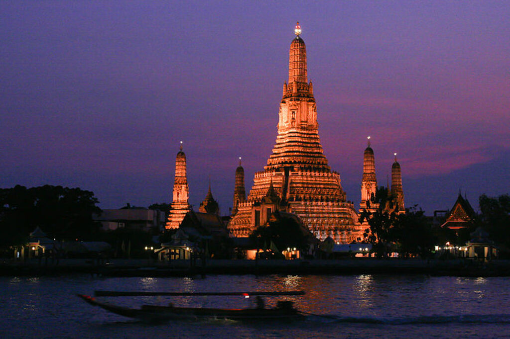 Wat Arun on Twilight