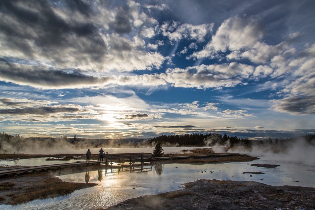 things to do in montana city | trek to yellowstone national park