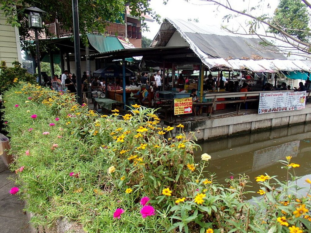 Bang Nam Phueng, Phra Pradaeng District, Samut Prakan, Thailand - panoramio