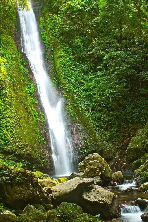 Breathtaking Kabigan Waterfalls, Pagudpud, locos Norte