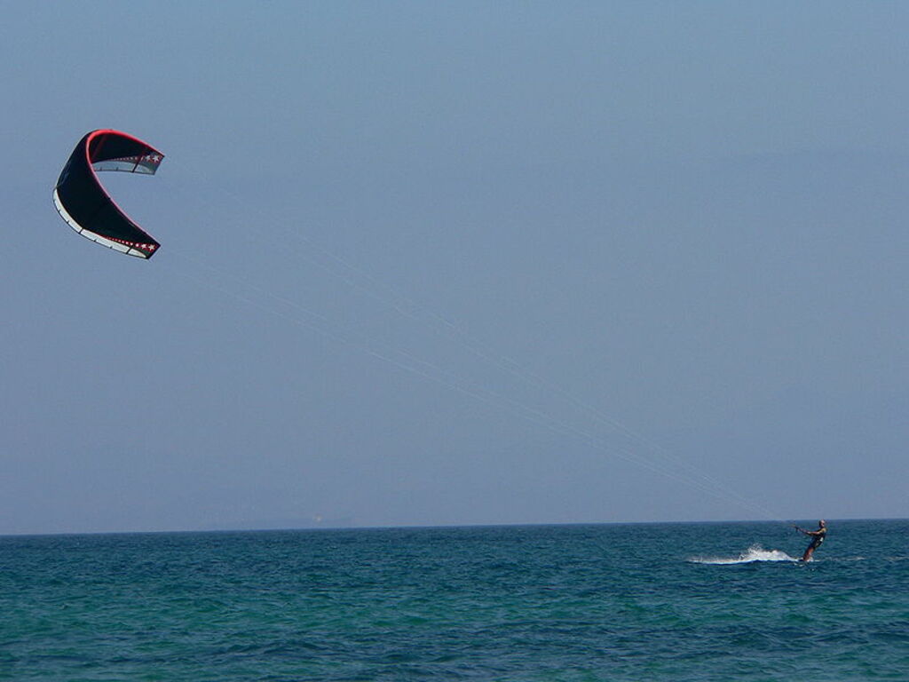Kitesurfing