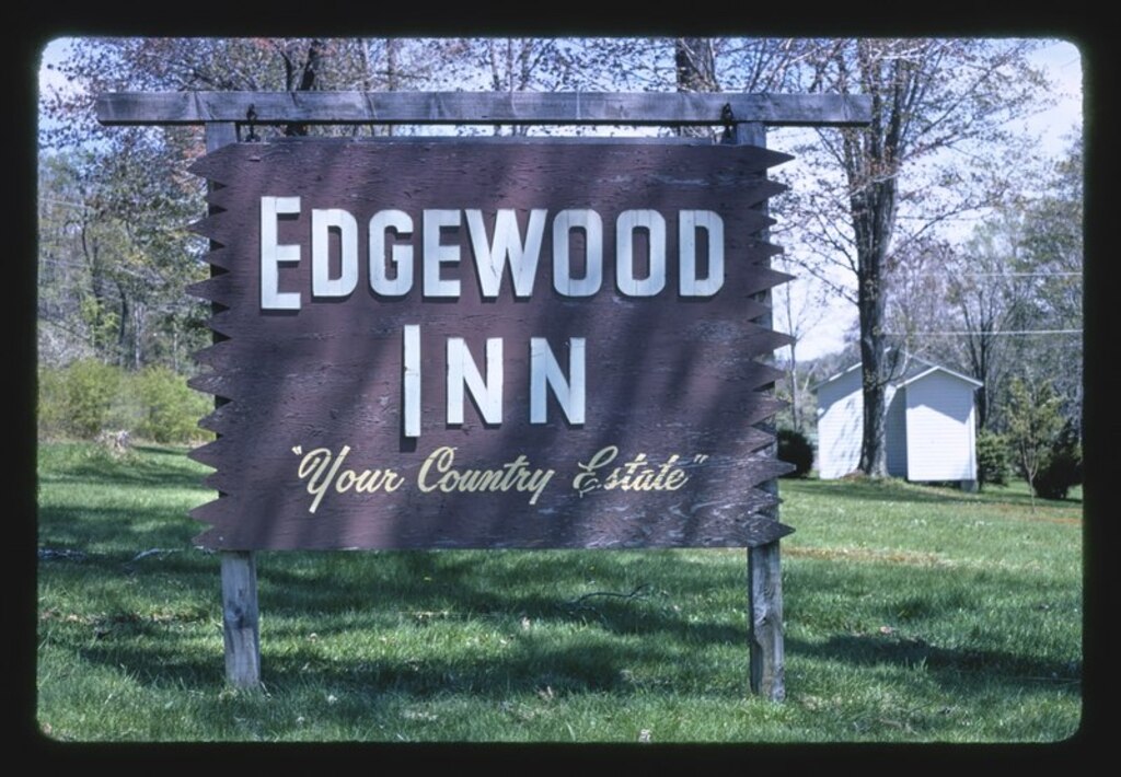 Edgewood Inn, Livingston Manor, New York LCCN2017712784