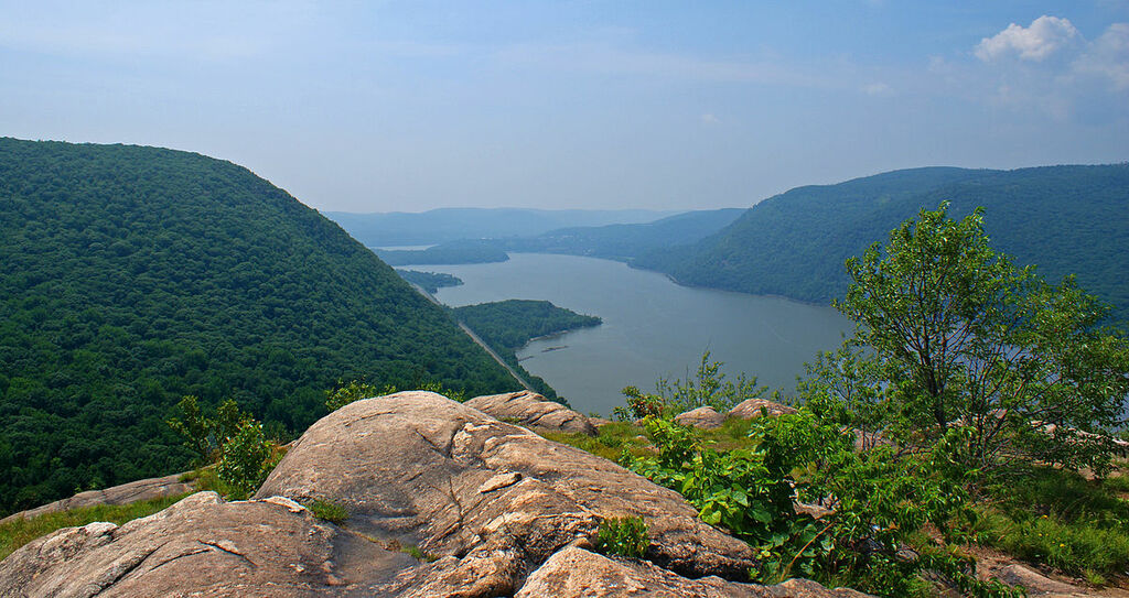 Hudson Highlands view south from Breakneck Ridge