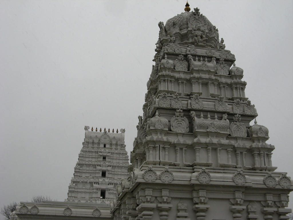 Hindu Temple of Greater Chicago - panoramio - hakkun