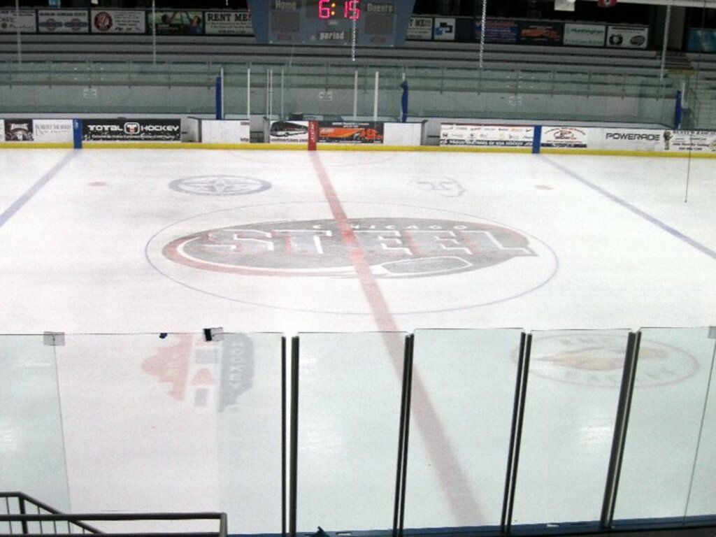 EdgeIceArena centericeshot